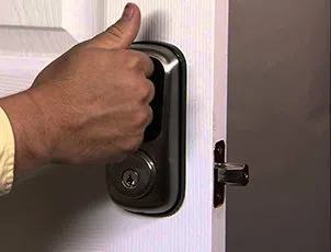 Lock Locksmith Tech Greendale, WI 414-448-1533 - 24-7-locksmith-key-service