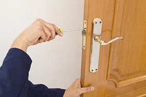 Lock Locksmith Tech Greendale, WI 414-448-1533 - lock-changing